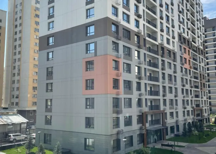 3 Bedroom Apartment With 2 Restroom In The Ala Park Business Class