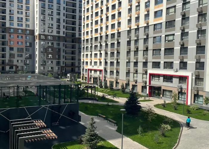 3 Bedroom Apartment With 2 Restroom In The Ala Park Business Class
