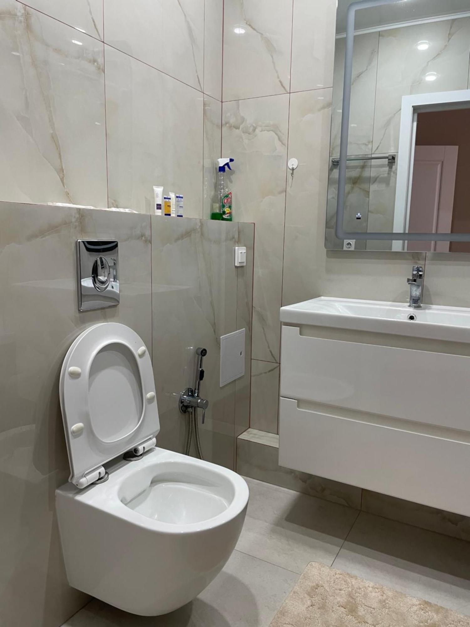 3 Bedroom With 2 Restroom In The Ala Park Business Class Apartment *