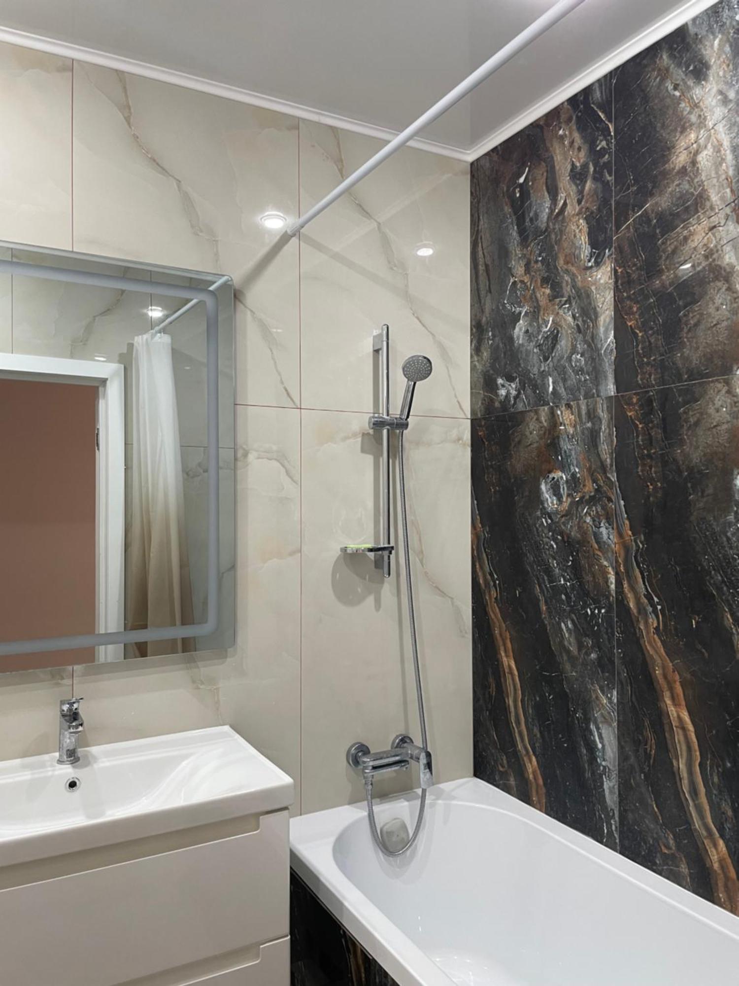 Apartment 3 Bedroom With 2 Restroom In The Ala Park Business Class
