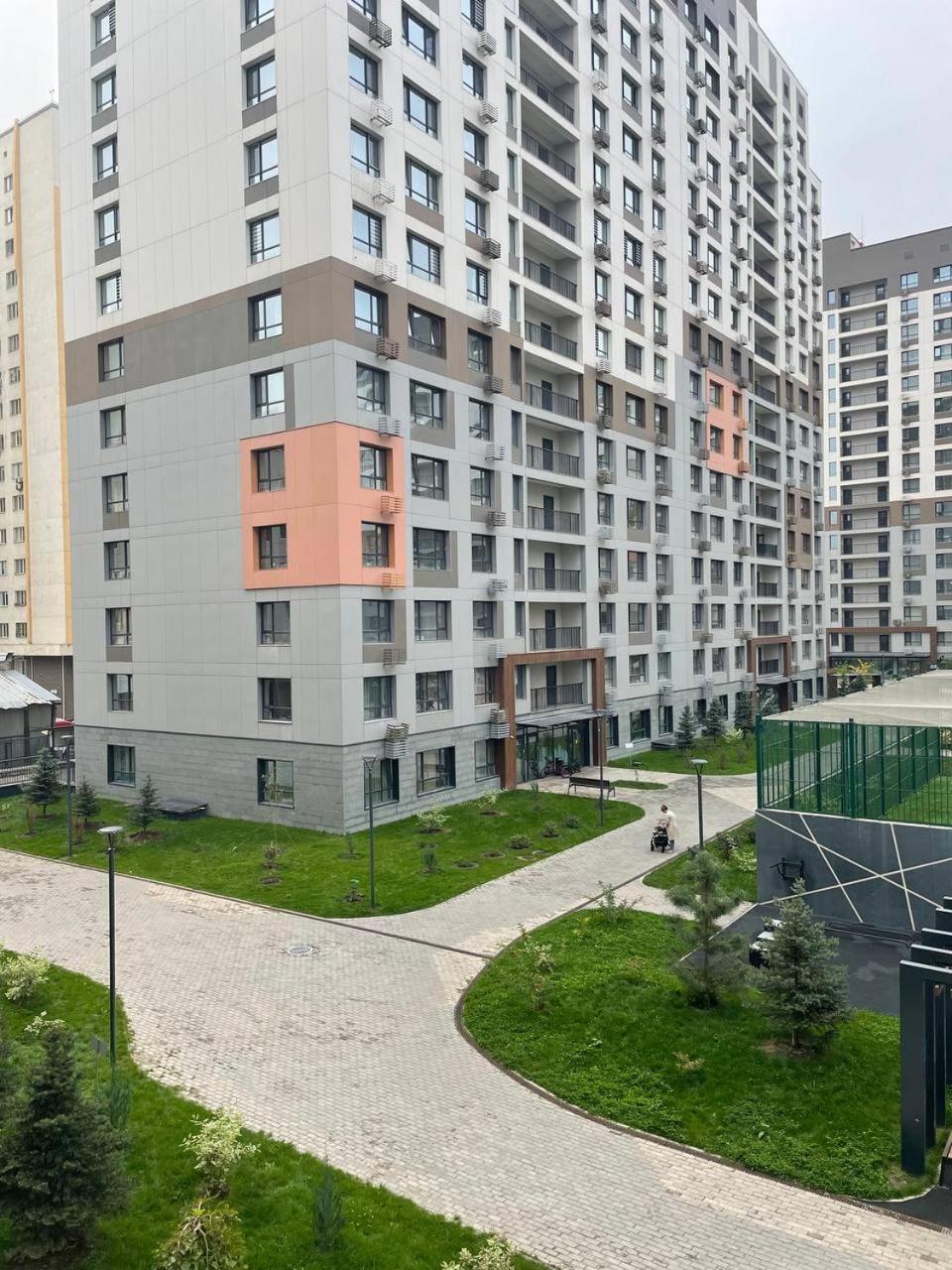 3 Bedroom With 2 Restroom In The Ala Park Business Class Apartment *