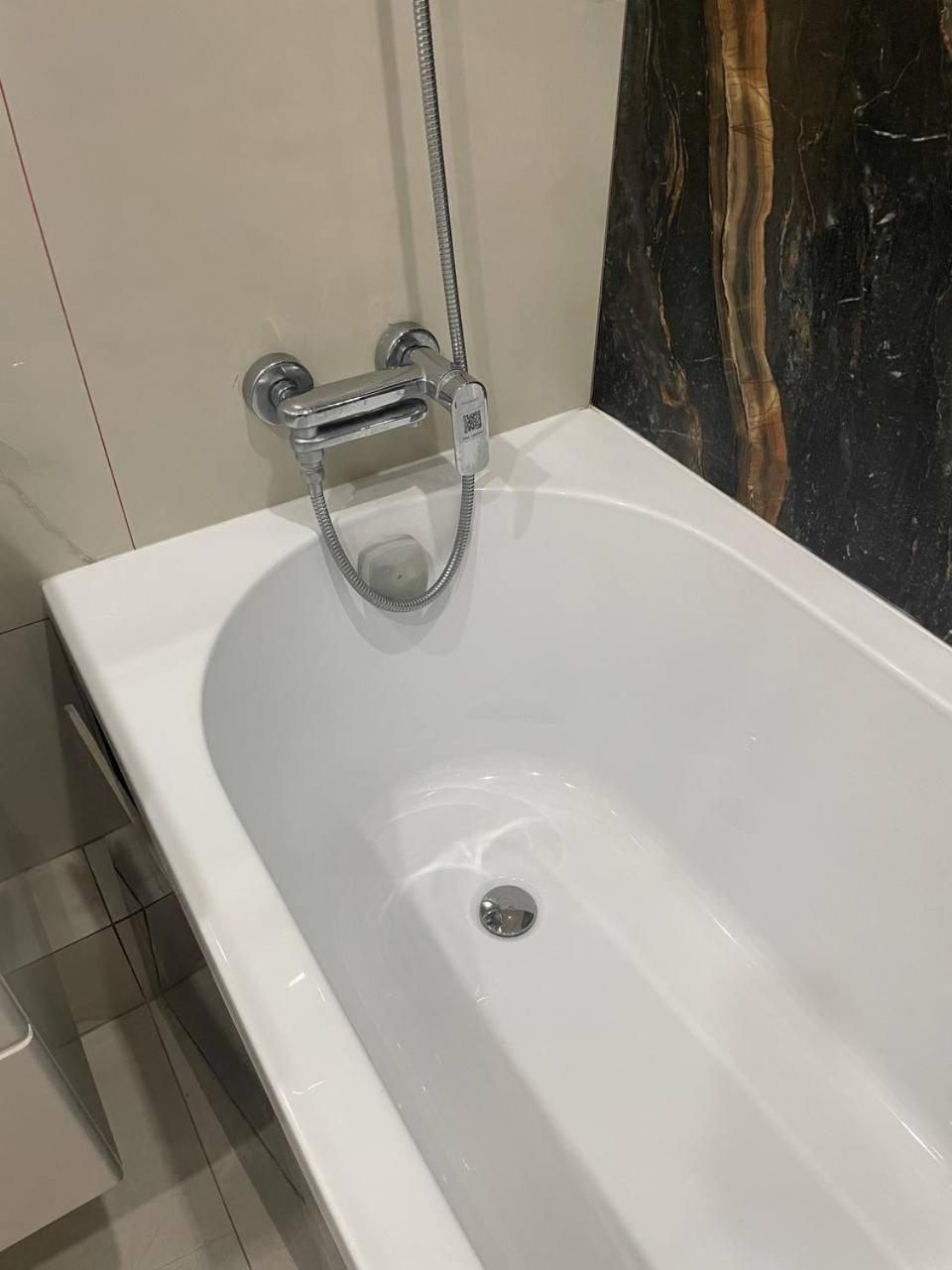 3 Bedroom With 2 Restroom In The Ala Park Business Class *